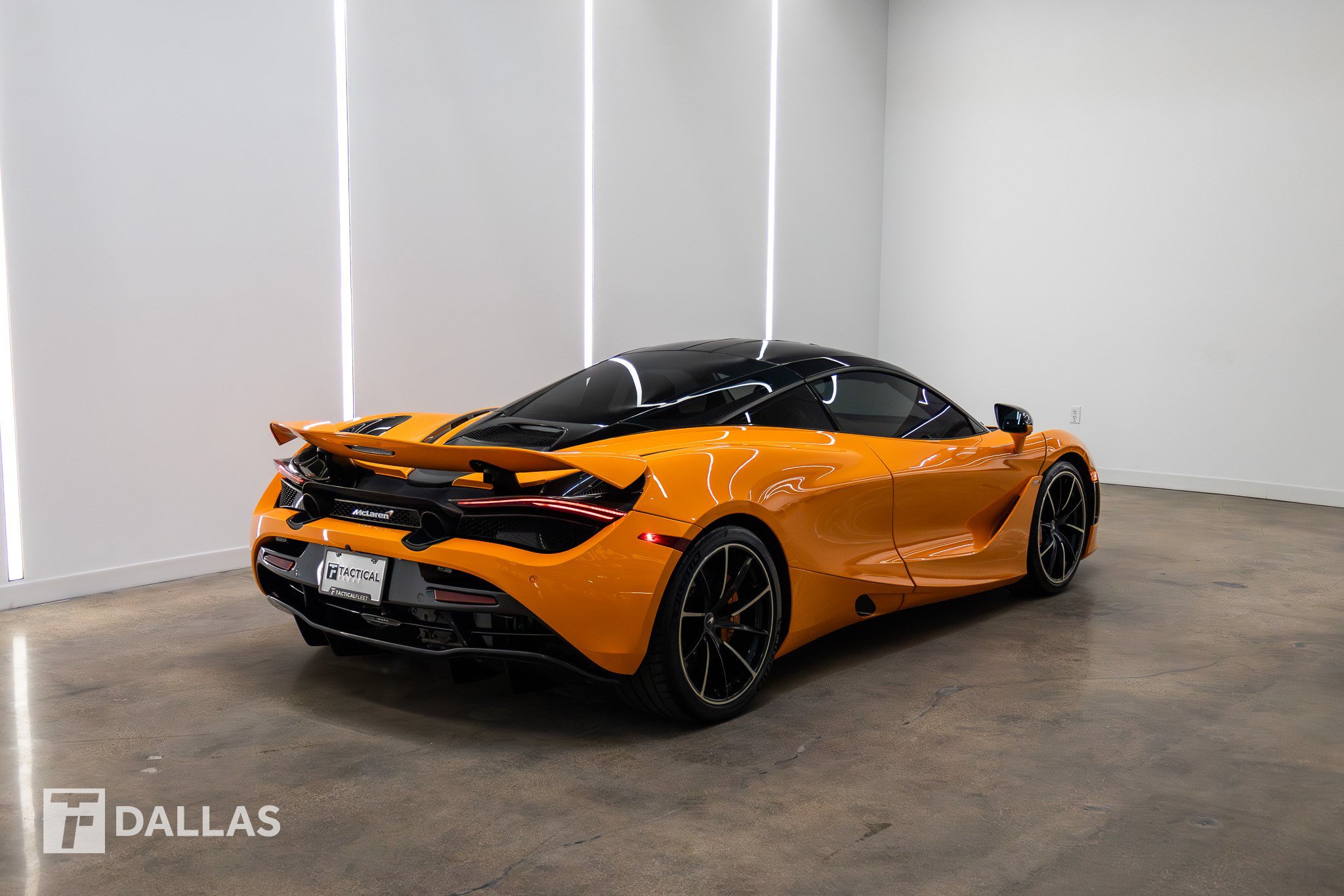 Used 2019 McLaren 720S RWD image 12
