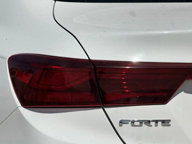 Used 2020 Kia Forte LXS FWD image 11
