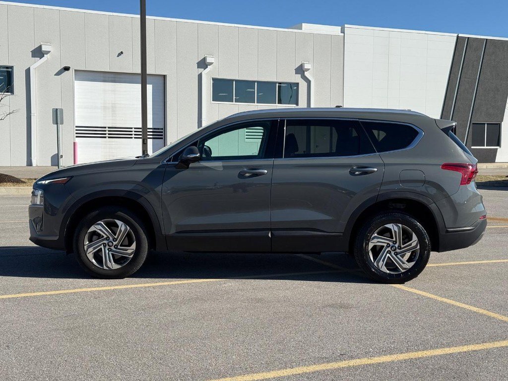 Used 2023 Hyundai Santa Fe SEL image 2