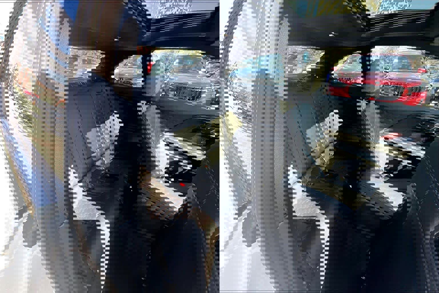 Used 2025 BMW 230i Coupe w/ M Sport Package image 21