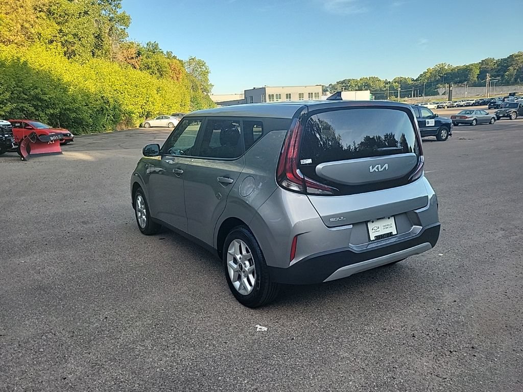 Used 2025 Kia Soul LX w/ LX Technology Package FWD image 18