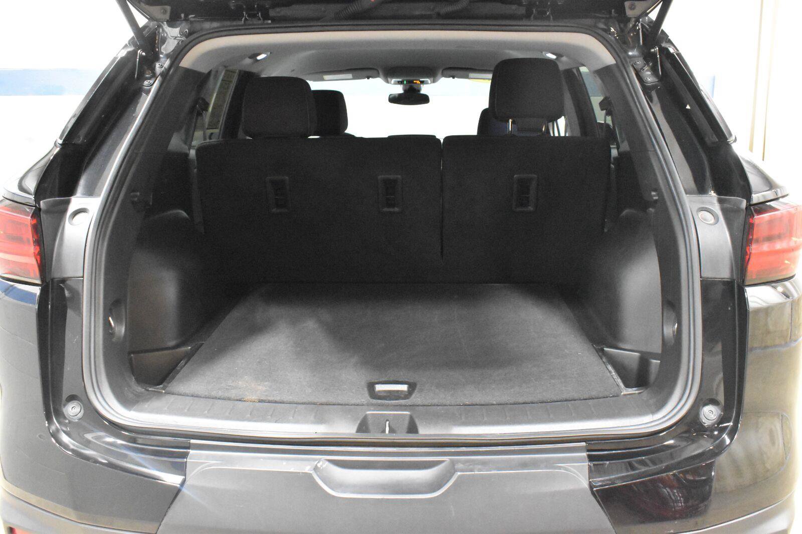 Used 2025 Chevrolet Blazer LT FWD image 21