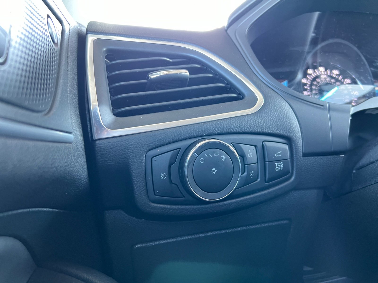 Used 2024 Ford Edge Titanium AWD/4WD image 21