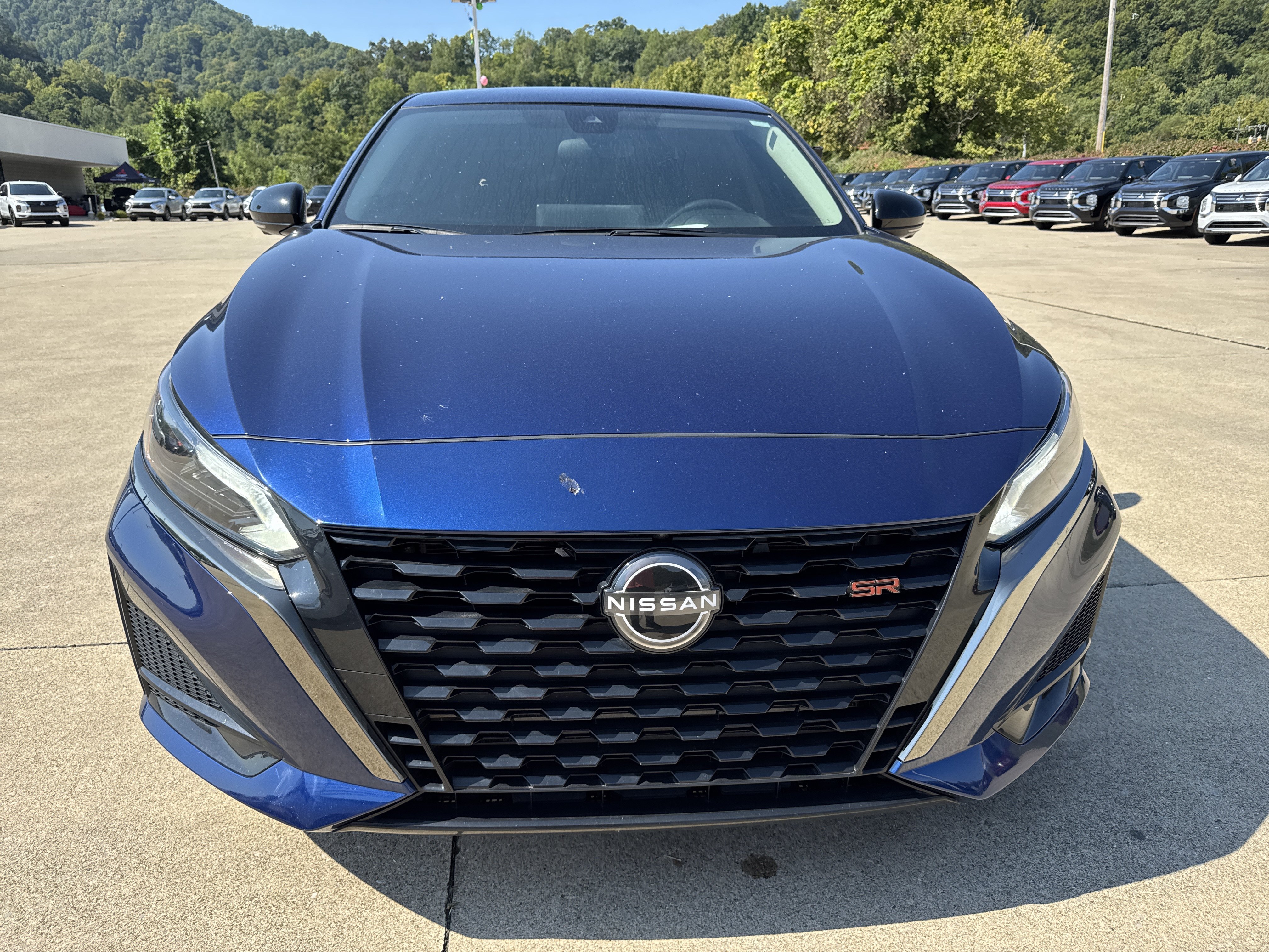 Used 2023 Nissan Altima 2.0 SR FWD image 2