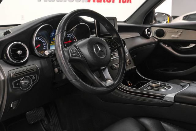 Used 2019 Mercedes-Benz GLC 300 w/ Premium Package image 2