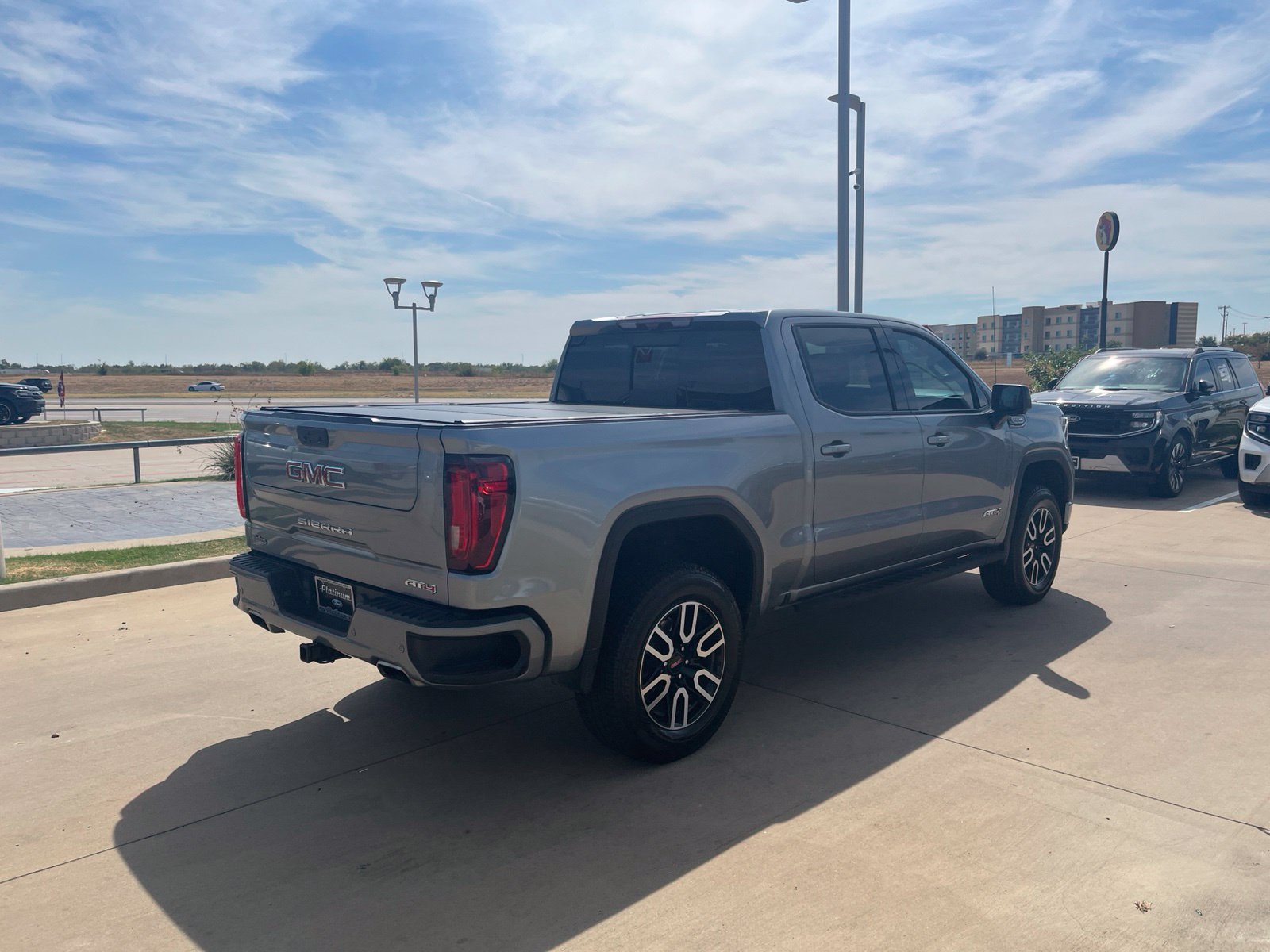 Used 2023 GMC Sierra 1500 AT4 w/ AT4 Premium Package AWD/4WD image 7