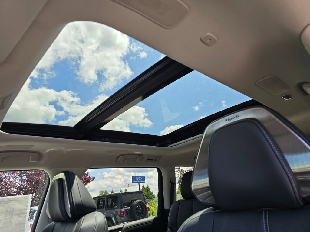 New 2025 INFINITI QX80 Sensory image 23