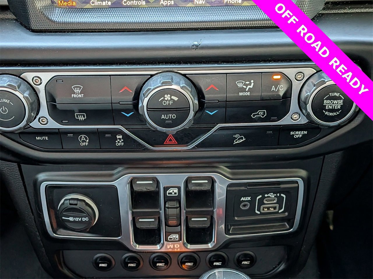 Used 2020 Jeep Wrangler Unlimited Sahara w/ Uconnect 4C Nav & Sound Group image 17