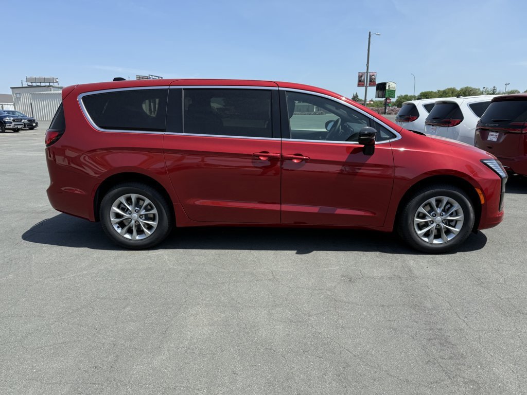 New 2027 Chrysler Pacifica Select AWD/4WD image 9