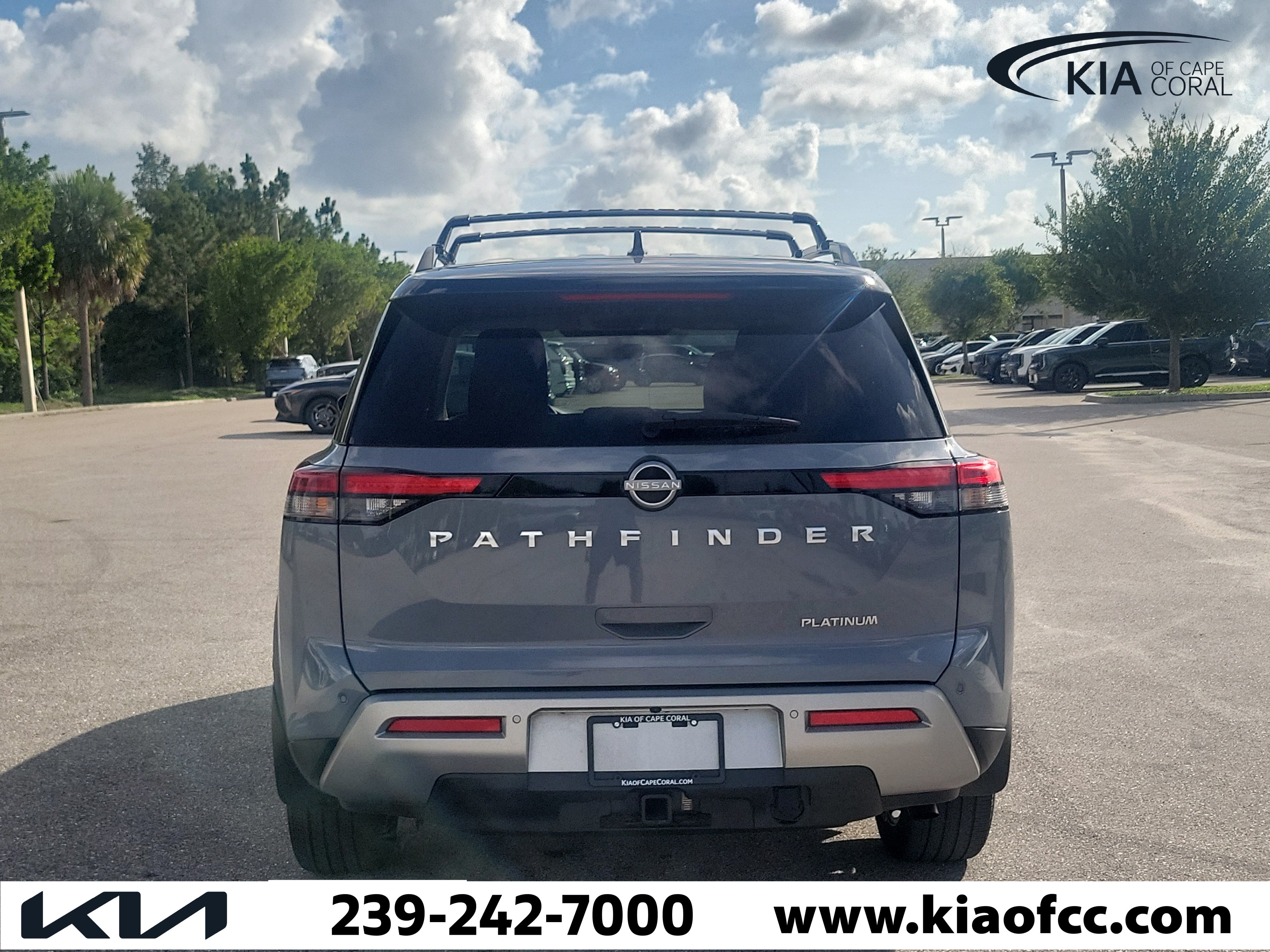 Used 2024 Nissan Pathfinder Platinum FWD image 5