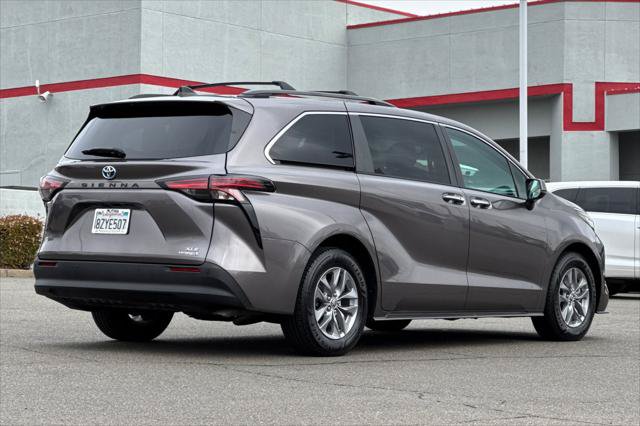 Certified 2022 Toyota Sienna XLE w/ XLE Plus Package FWD image 2