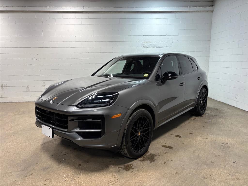 Used 2025 Porsche Cayenne S image 1