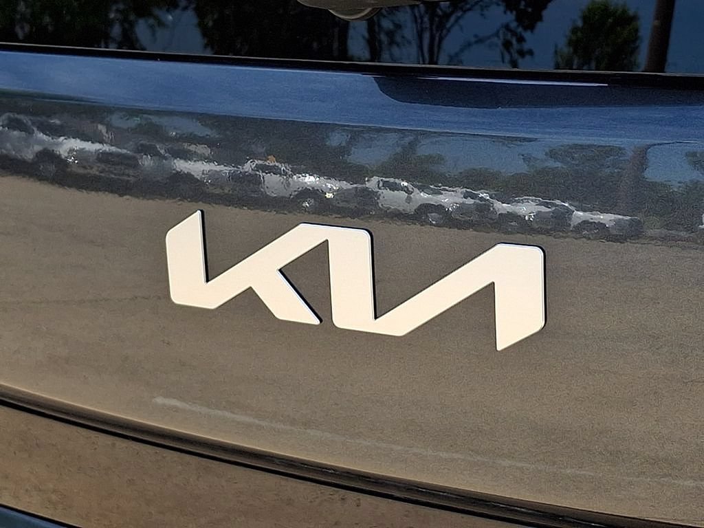 Used 2025 Kia Soul LX w/ LX Technology Package FWD image 30