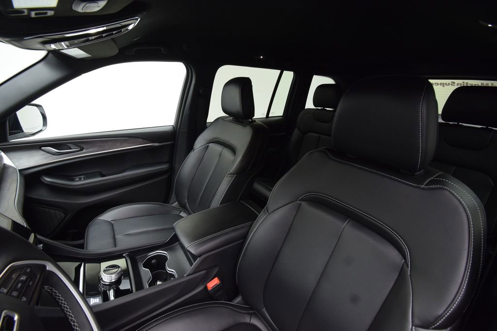 Used 2025 Jeep Grand Cherokee Limited image 19