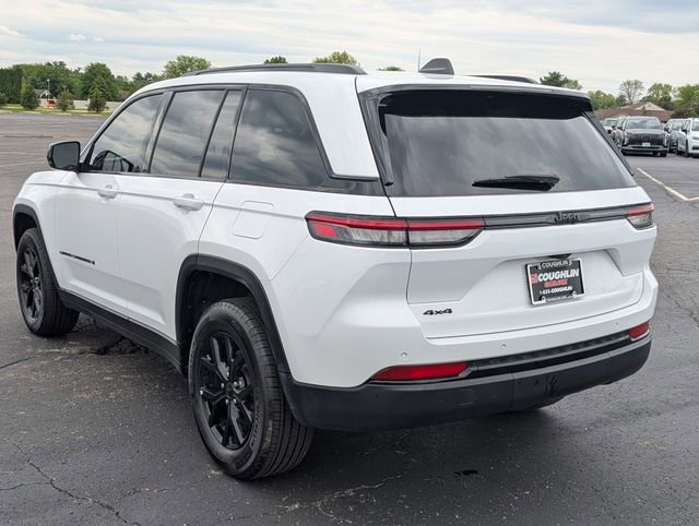 Used 2025 Jeep Grand Cherokee Altitude AWD/4WD image 5