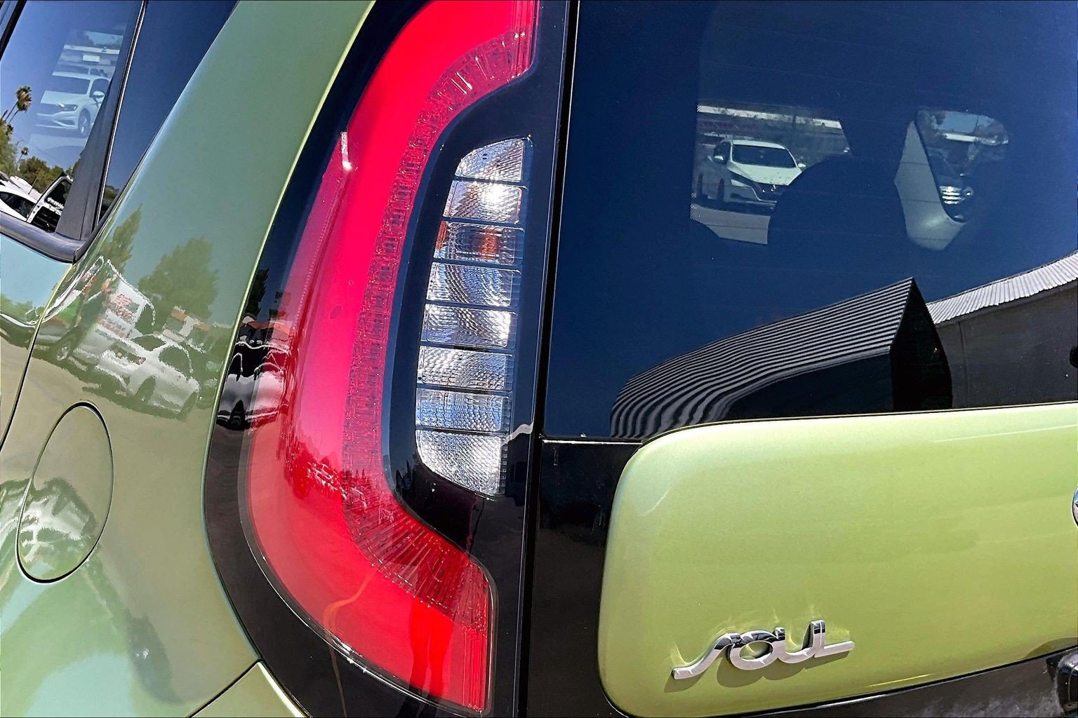 Used 2015 Kia Soul ! FWD image 26
