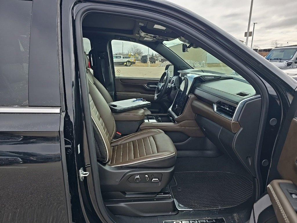 Used 2025 GMC Yukon XL Denali Ultimate image 17