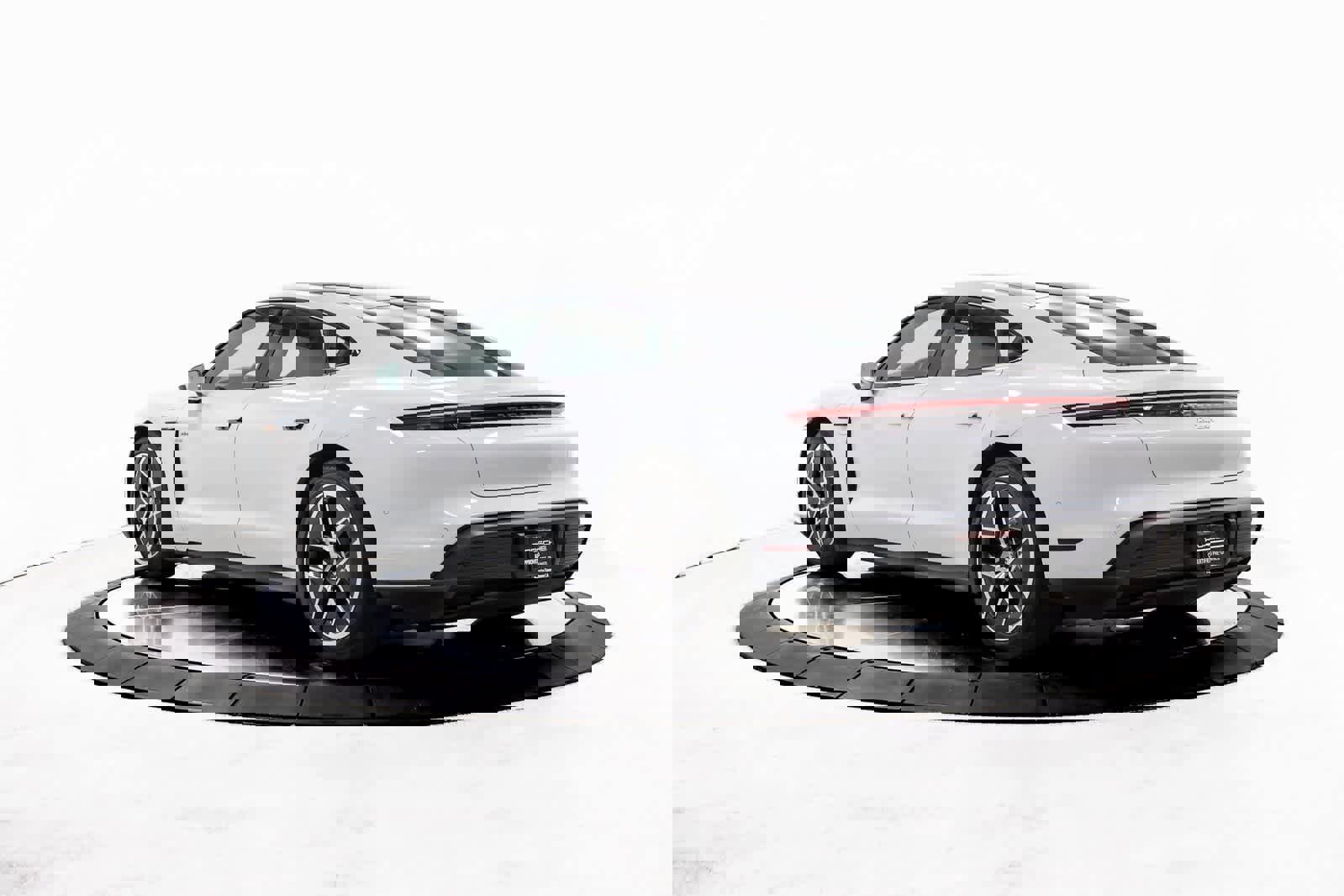 Certified 2025 Porsche Taycan image 3