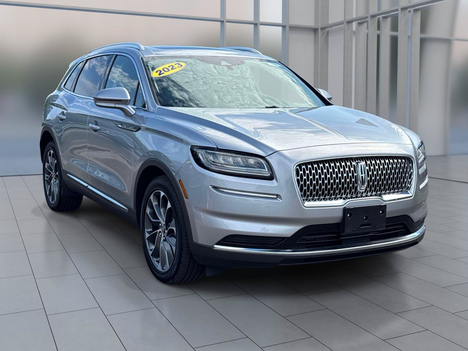 Used 2023 Lincoln Nautilus Reserve w/ Luxury Package AWD/4WD image 2