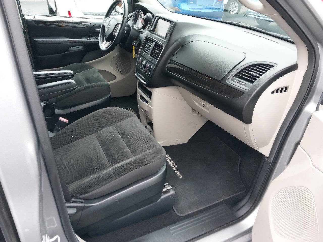 Used 2017 Dodge Grand Caravan SE w/ Power Window Group image 21