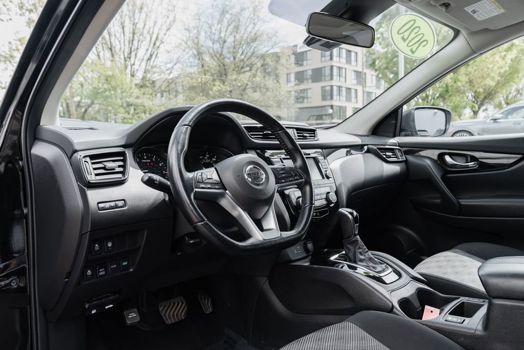 Used 2020 Nissan Rogue Sport SV image 21