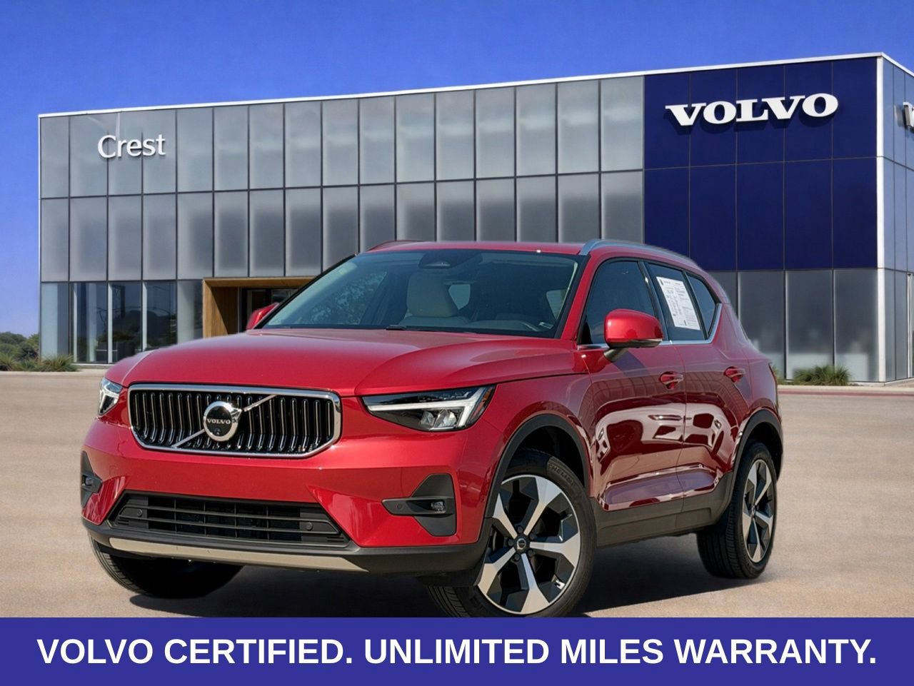 Certified 2024 Volvo XC40 B5 Plus AWD/4WD image 1