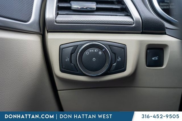 Used 2020 Ford Fusion SE w/ Fleet SE Value Package image 16