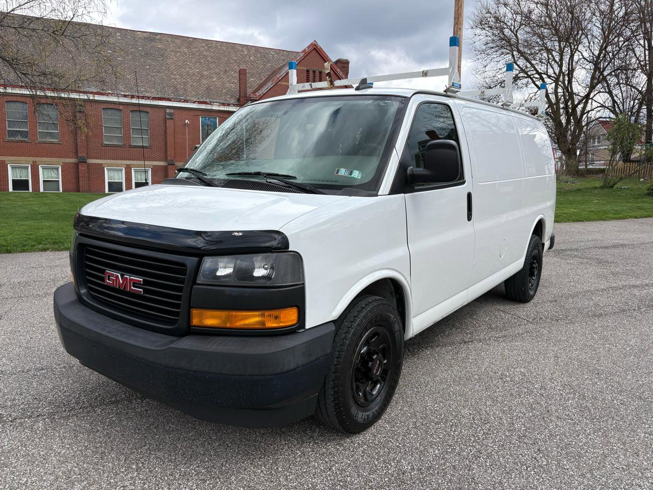 Used 2018 GMC Savana 2500 RWD image 3
