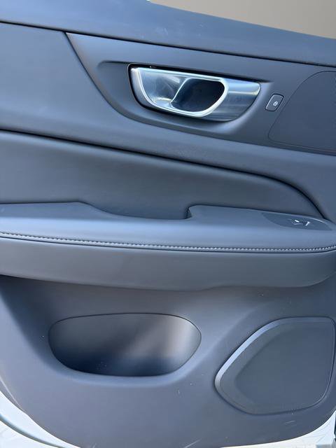 Used 2025 Volvo V60 B5 Cross Country Plus image 23