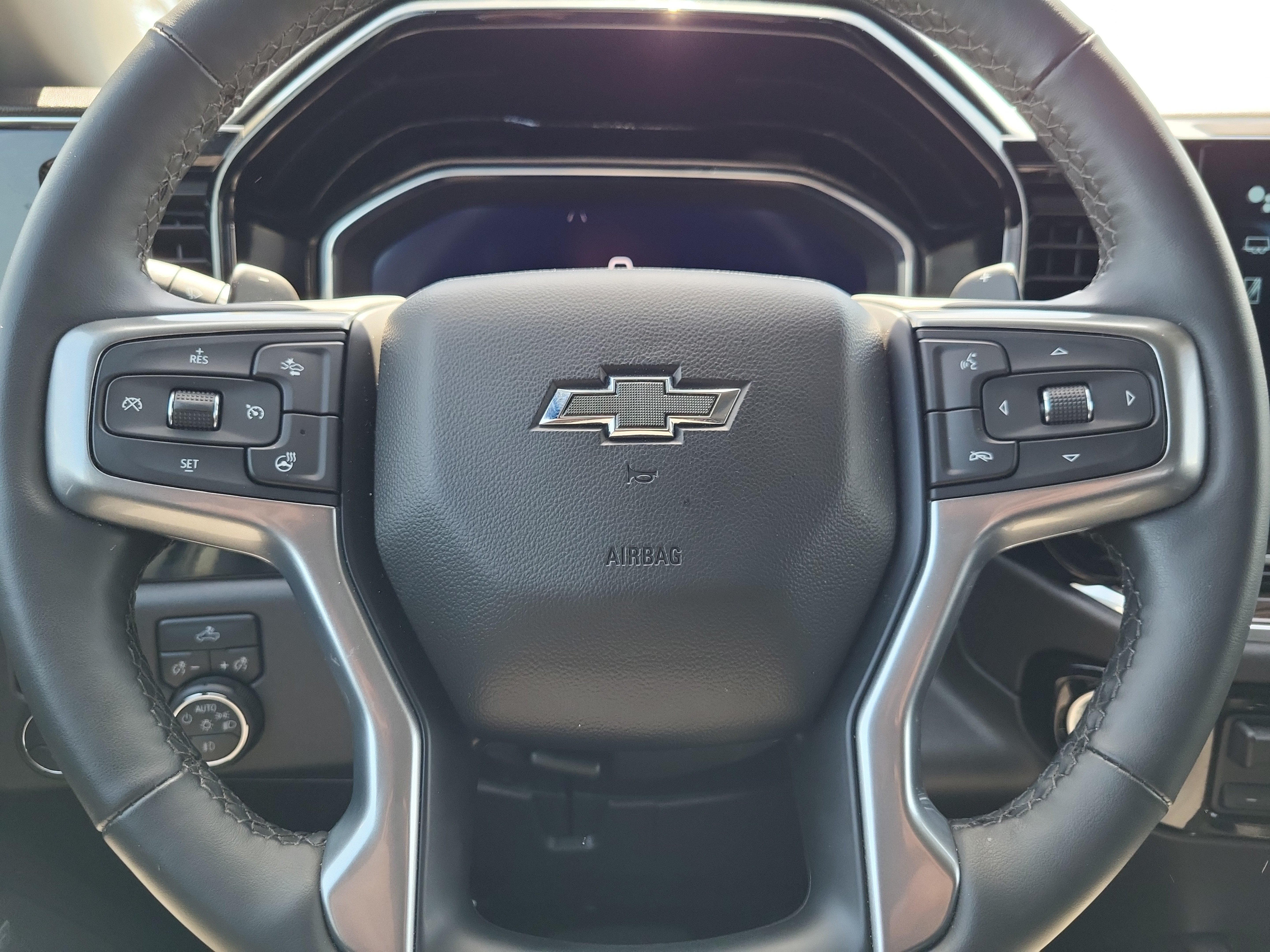 Used 2024 Chevrolet Silverado 1500 LT Trail Boss w/ Convenience Package II AWD/4WD image 18