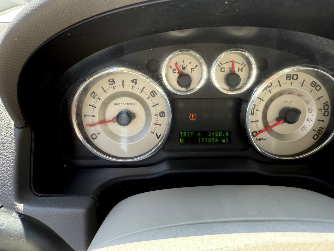 Used 2009 Ford Edge SEL image 25