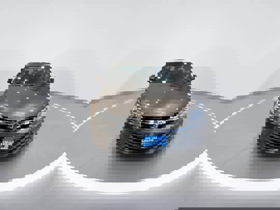 Used 2017 Toyota Camry XLE w/ Moonroof Package image 3