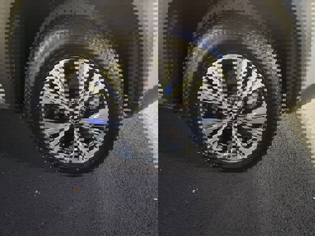 Used 2023 Nissan Rogue SV image 11