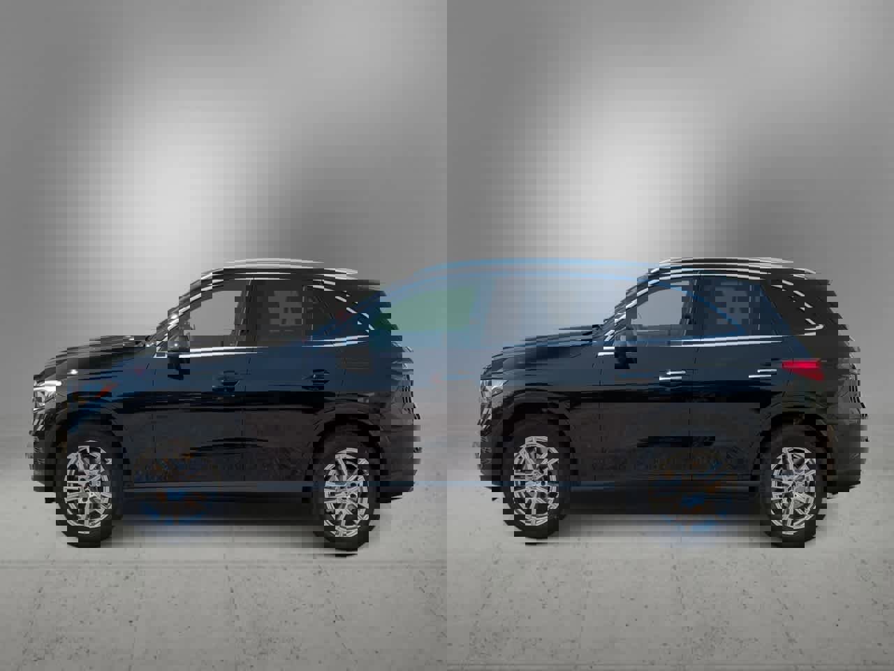 Used 2025 Mercedes-Benz GLC 300 4MATIC image 5