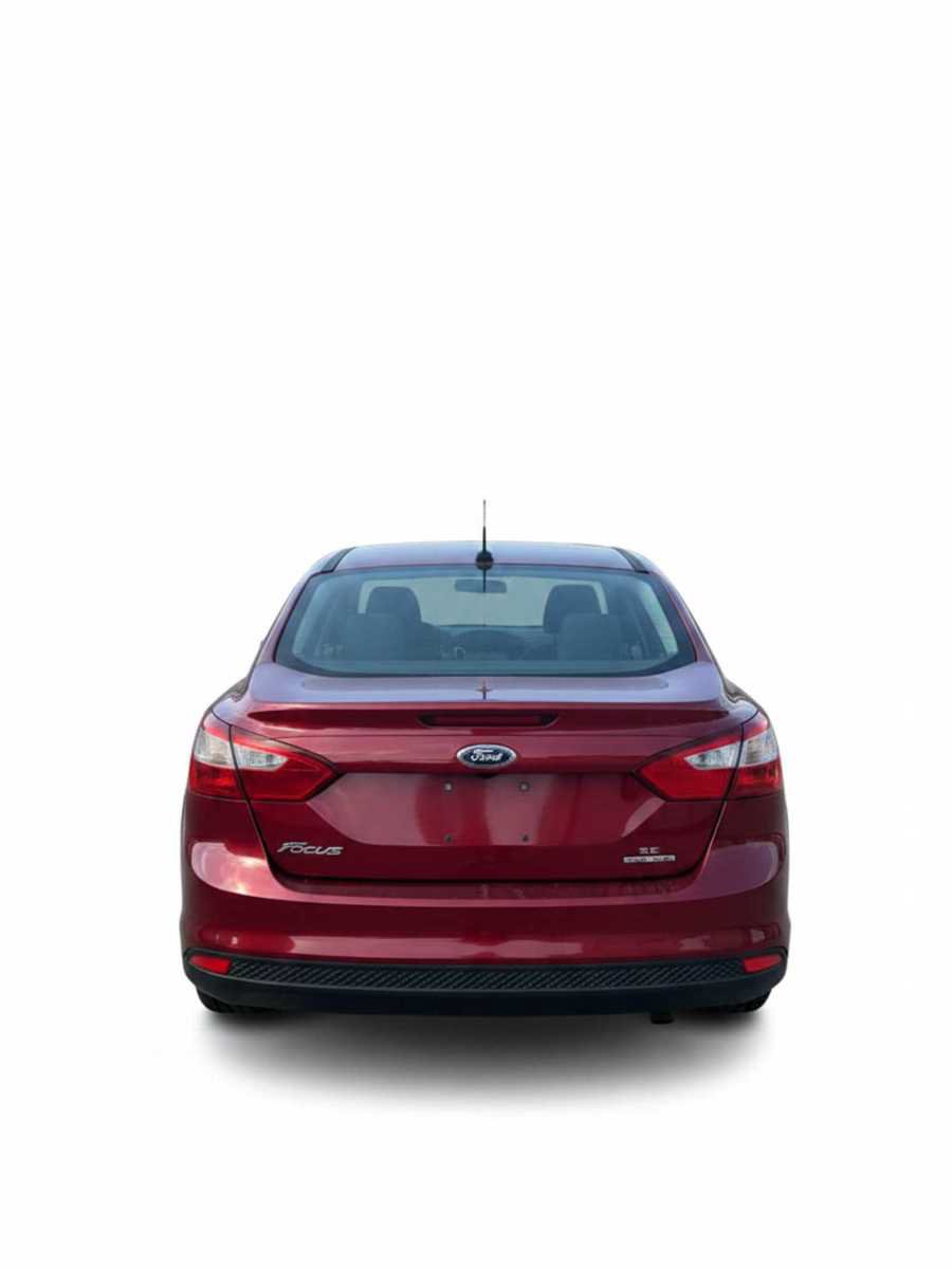 Used 2014 Ford Focus SE w/ SE Winter Package FWD image 4