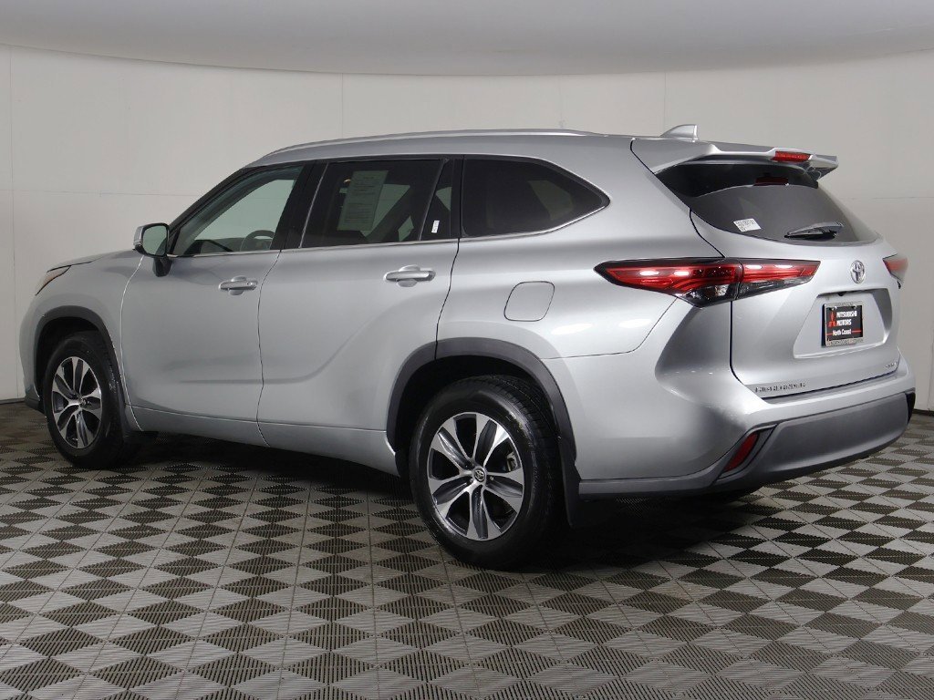 Used 2020 Toyota Highlander XLE image 10