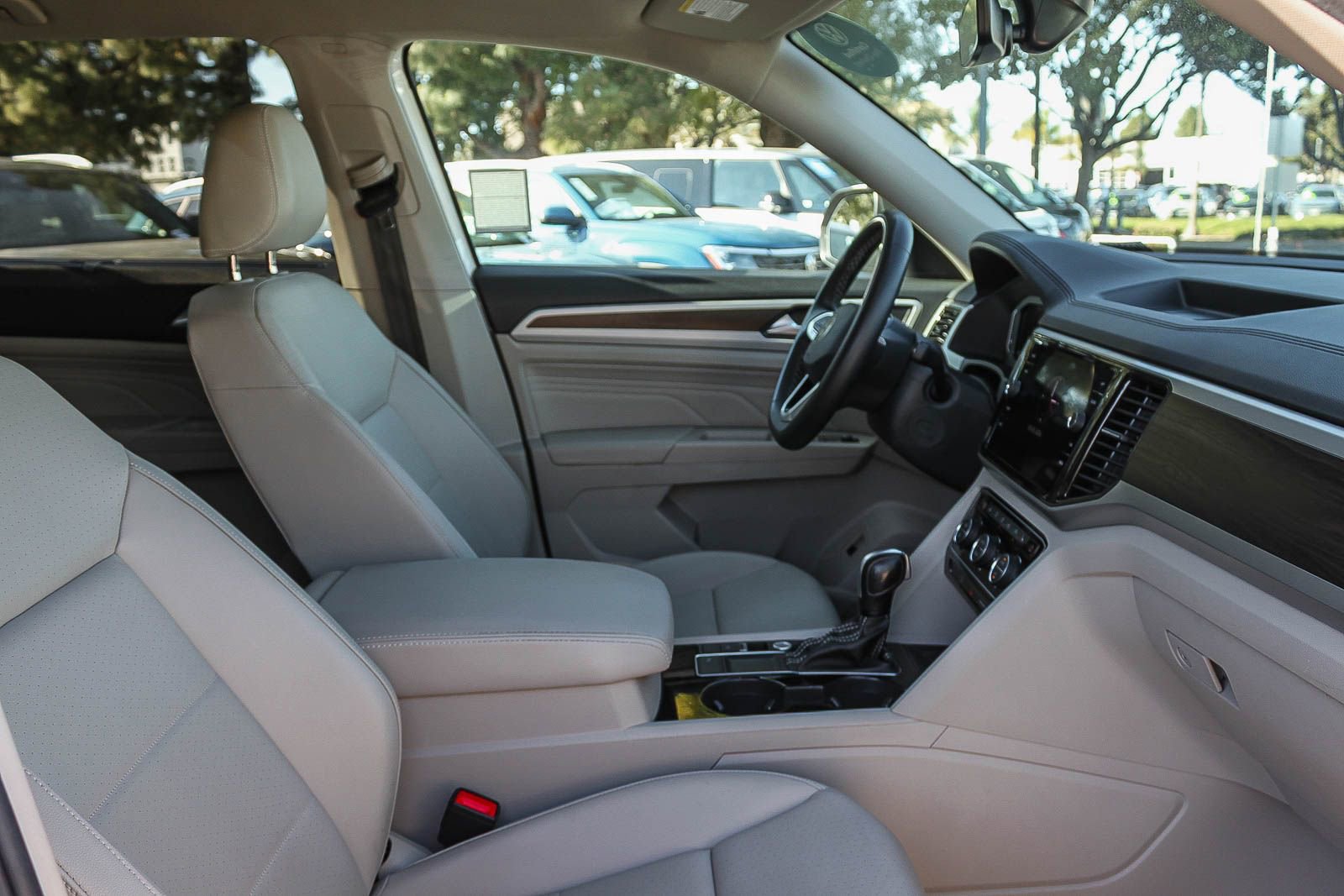 Certified 2023 Volkswagen Atlas SE w/ Black Wheel Package image 17