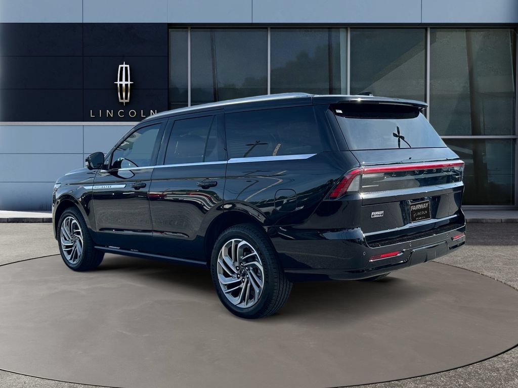 Used 2026 Lincoln Navigator Reserve AWD/4WD image 3