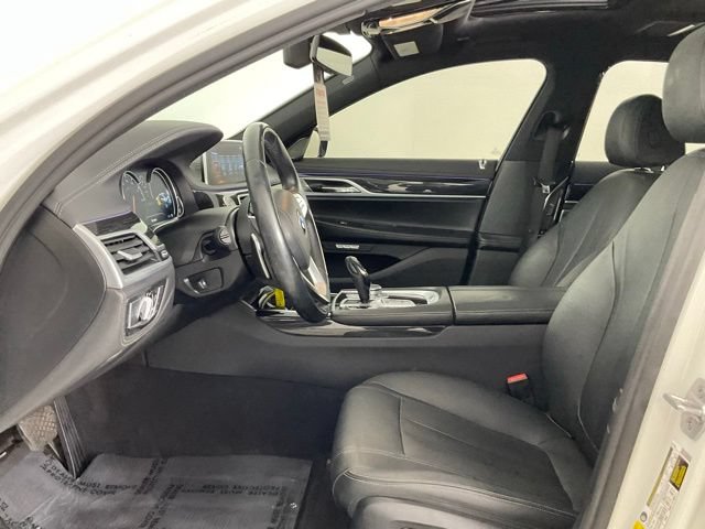 Used 2017 BMW 740i RWD image 10