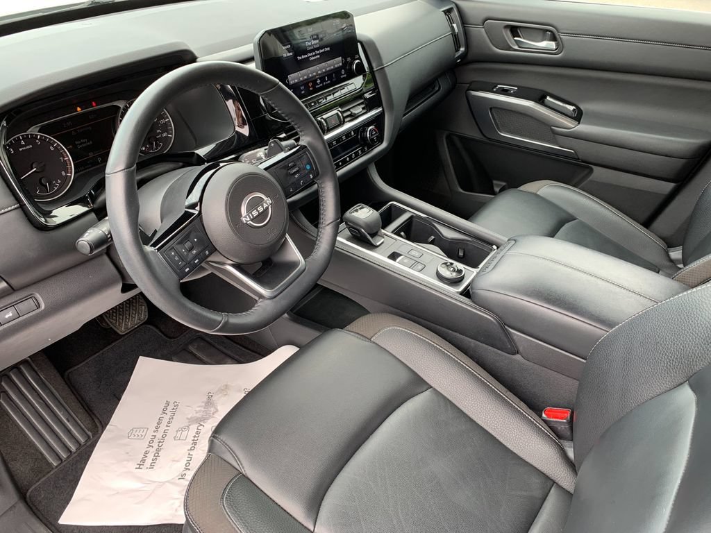 Used 2023 Nissan Pathfinder SL AWD/4WD image 11