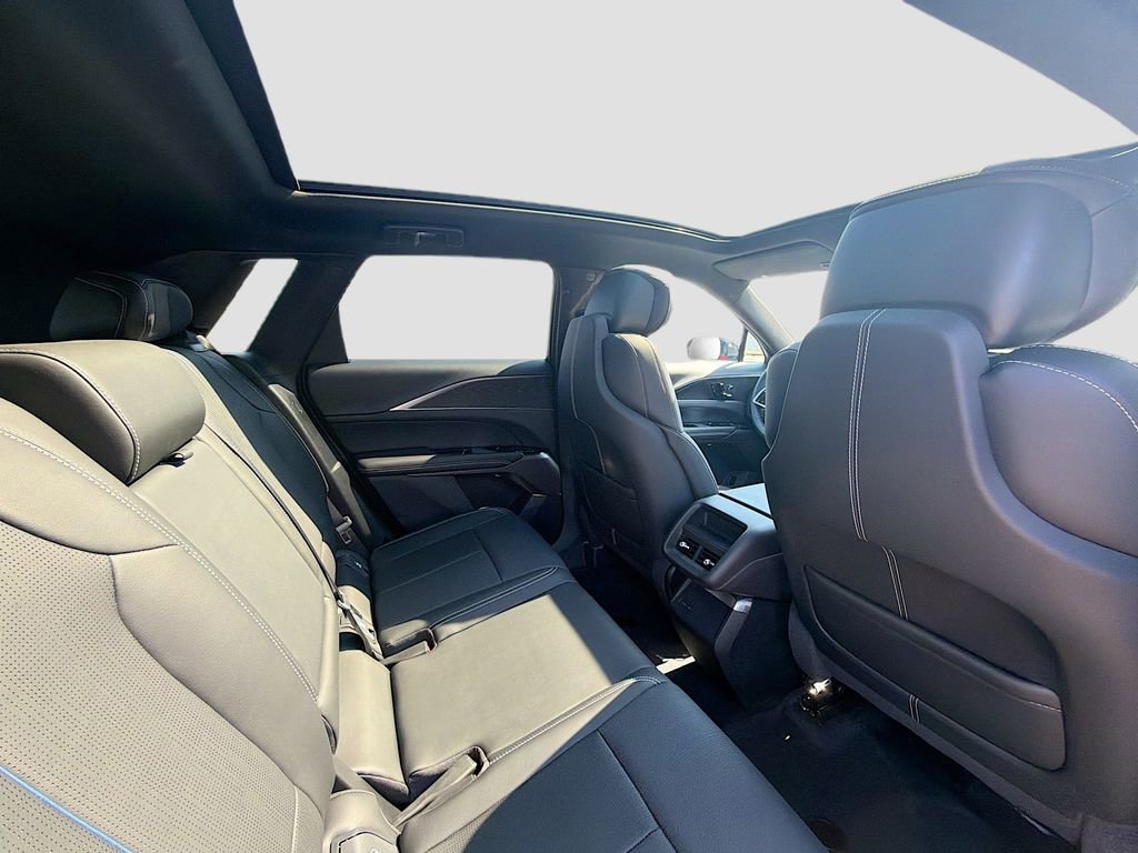 New 2025 Cadillac Lyriq Sport image 28