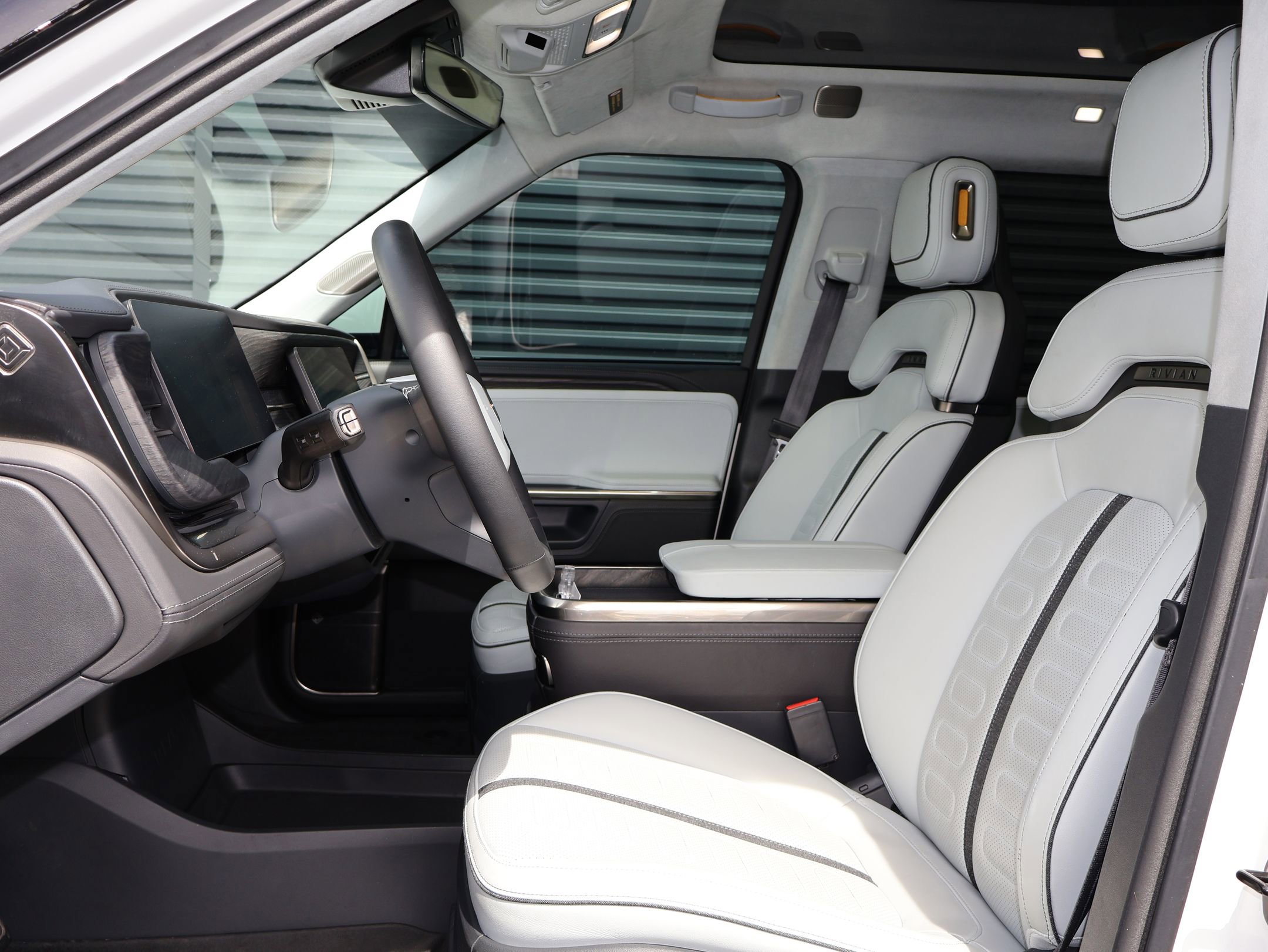 Used 2023 Rivian R1S Launch Edition AWD/4WD image 21