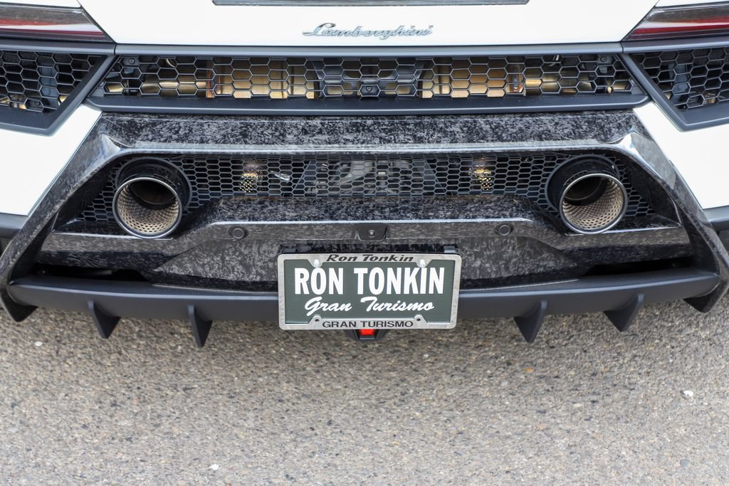 Used 2018 Lamborghini Huracan Performante AWD/4WD image 30