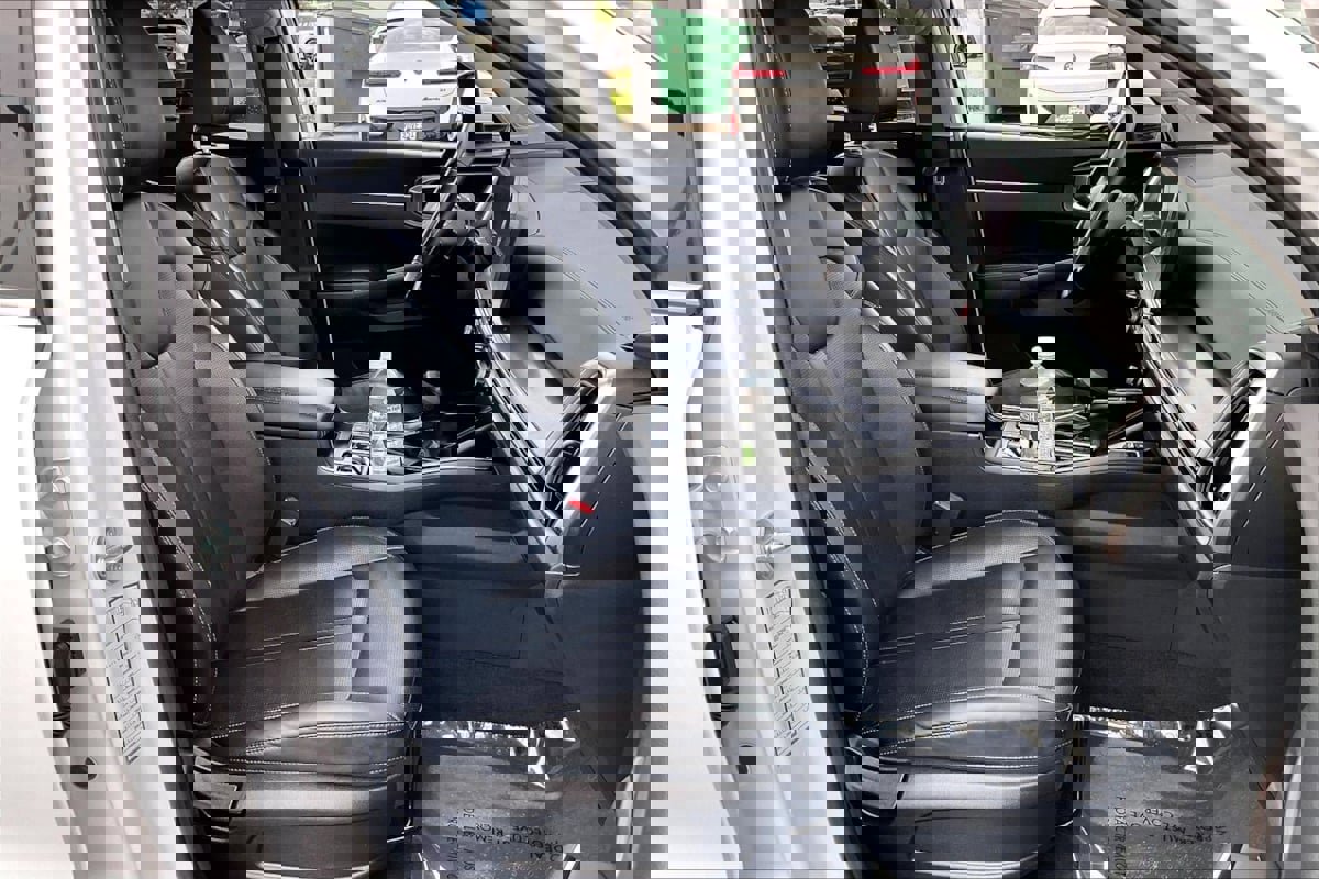 Used 2024 Kia Sorento S image 7