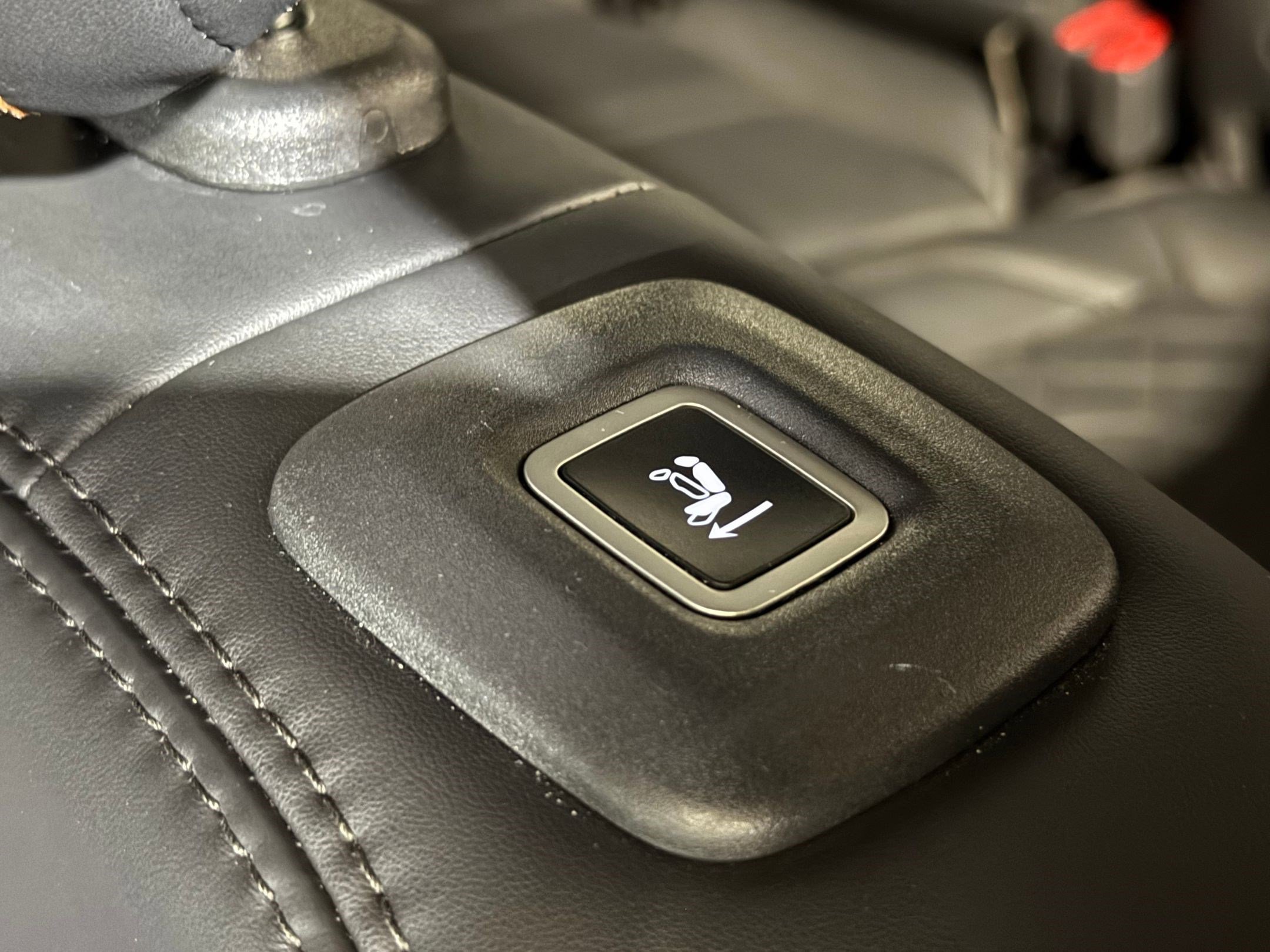 Used 2024 Jeep Grand Wagoneer Series III w/ HD Trailer Tow Package image 47