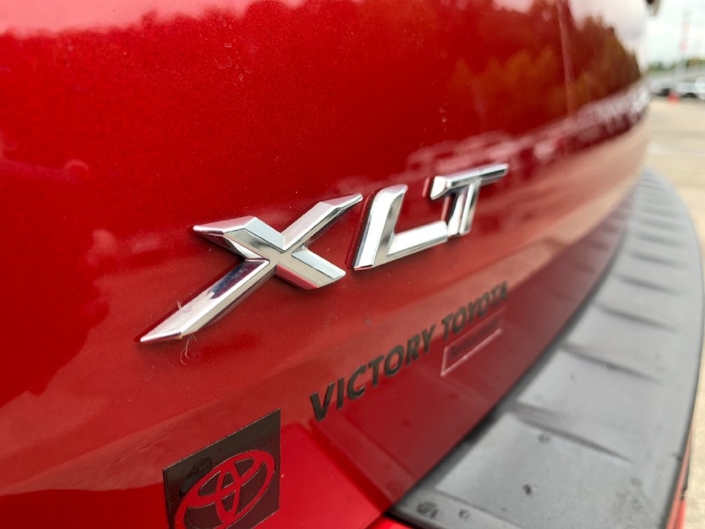 Used 2023 Ford Explorer XLT w/ Equipment Group 202A AWD/4WD image 37