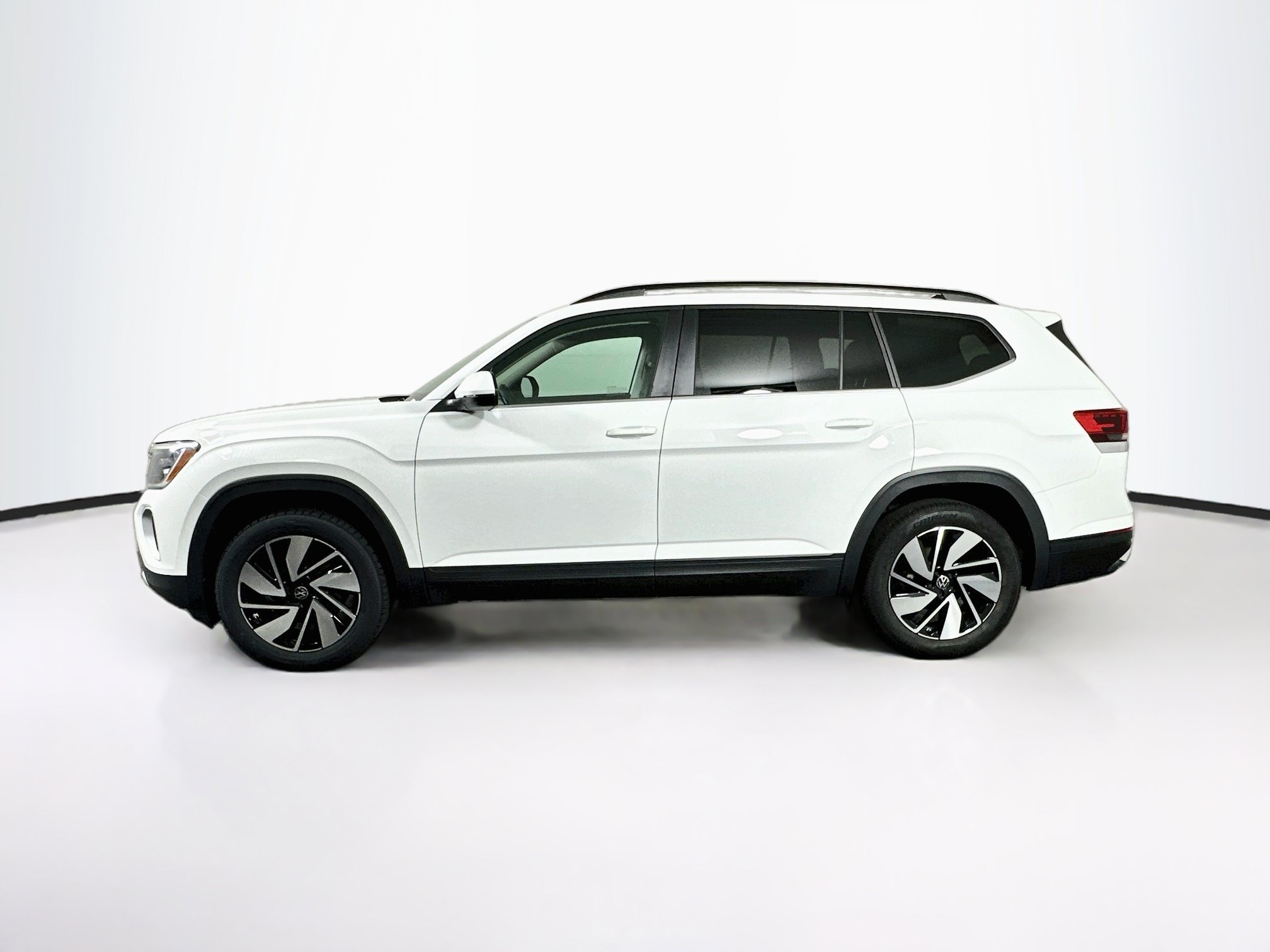 Used 2025 Volkswagen Atlas SE FWD image 4