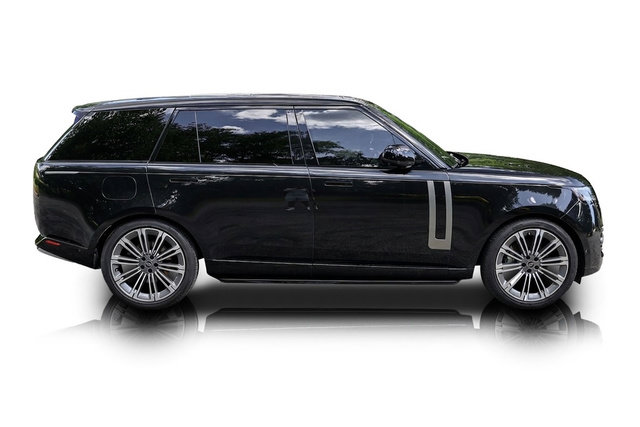 Used 2025 Land Rover Range Rover Long Wheelbase SE AWD/4WD image 2