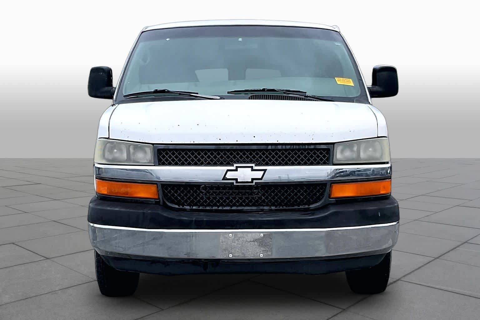 Used 2007 Chevrolet Express 3500 Extended Passenger w/ LT Preferred Equipment Group RWD image 3