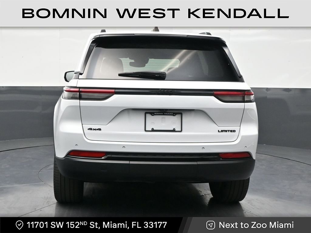 Used 2024 Jeep Grand Cherokee Limited w/ Black Appearance Package image 4